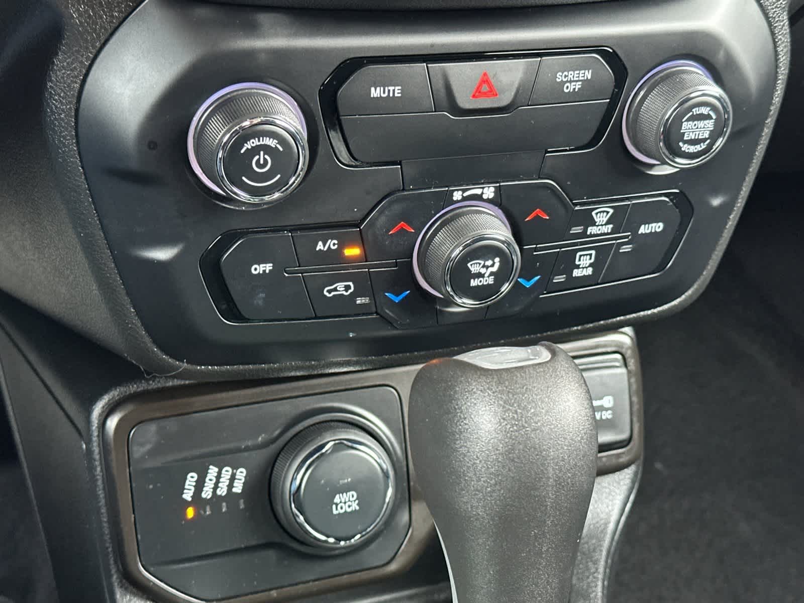 Thumbnail: 2019 Jeep Renegade - 20