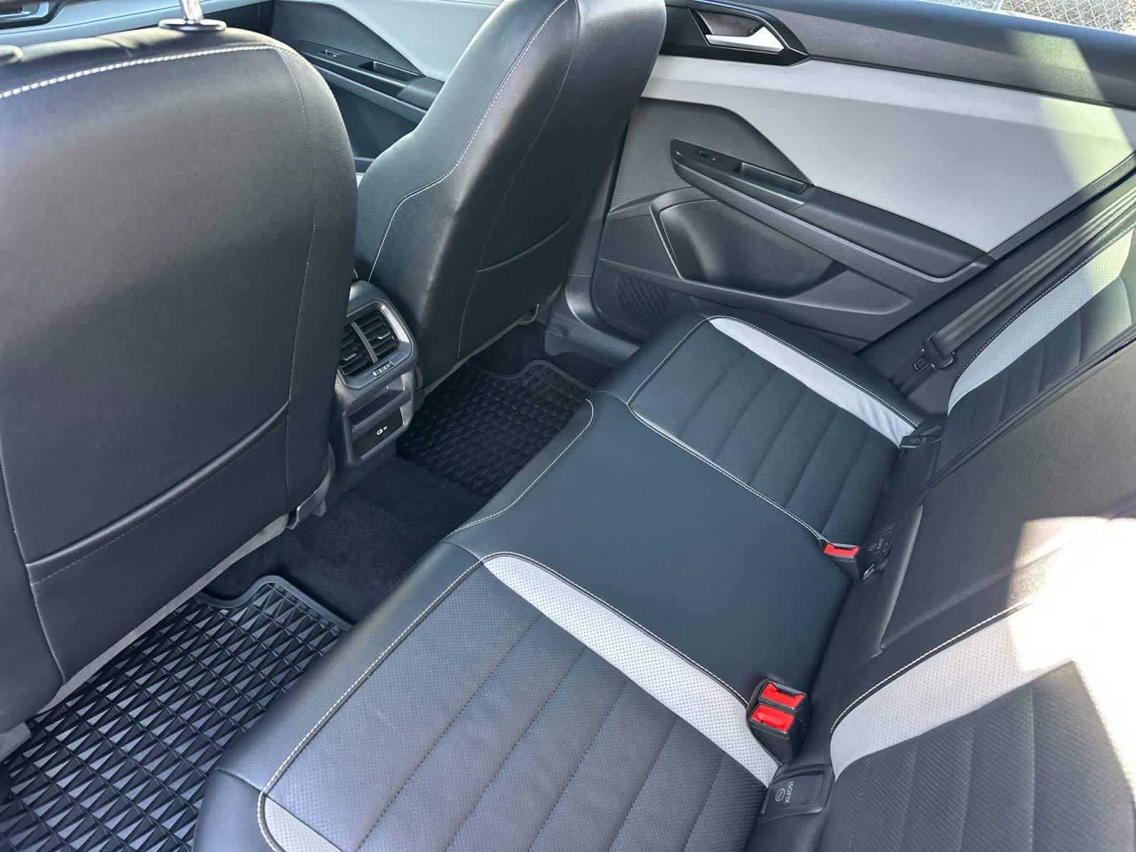 Thumbnail: 2022 Volkswagen Taos - 4