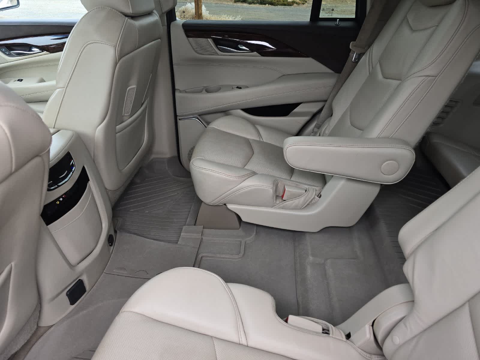 Thumbnail: 2015 Cadillac Escalade - 4