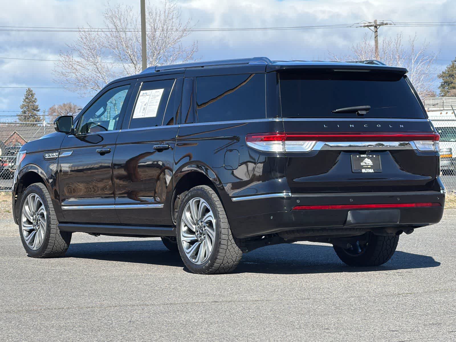Thumbnail: 2022 Lincoln Navigator - 7