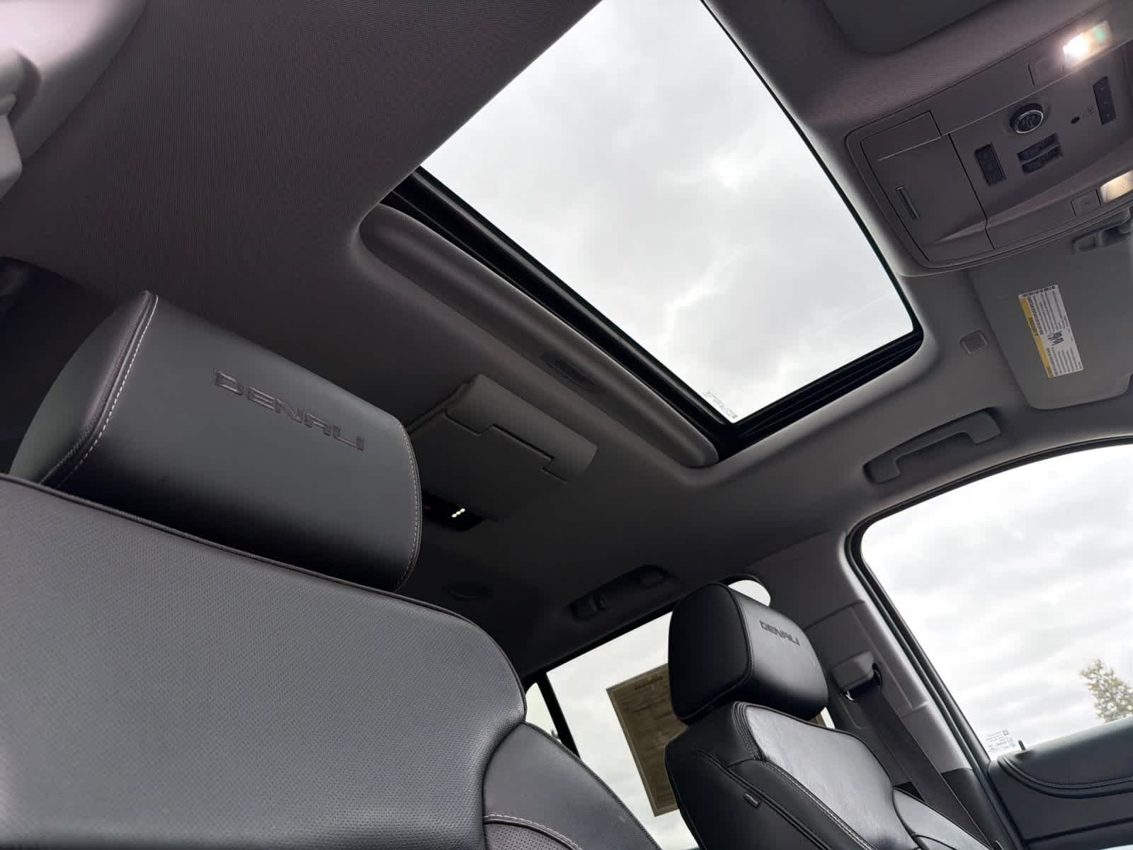 Thumbnail: 2017 GMC Yukon - 19