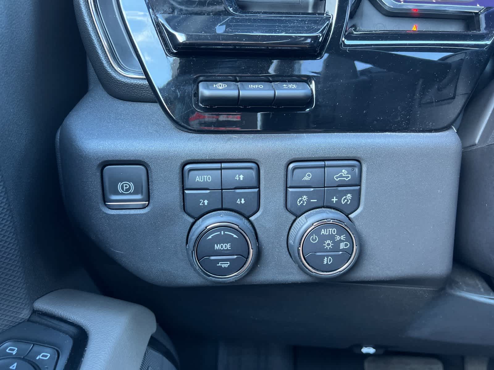 Thumbnail: 2022 Chevrolet Silverado 1500 - 29