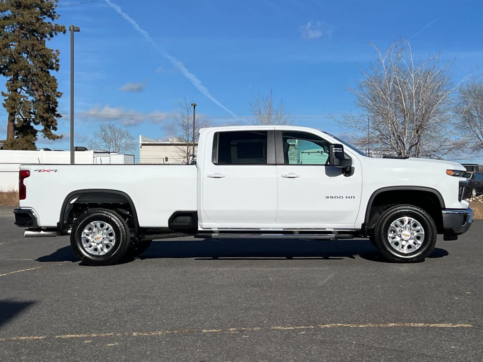 Thumbnail: 2026 Chevrolet Silverado 3500 - 8