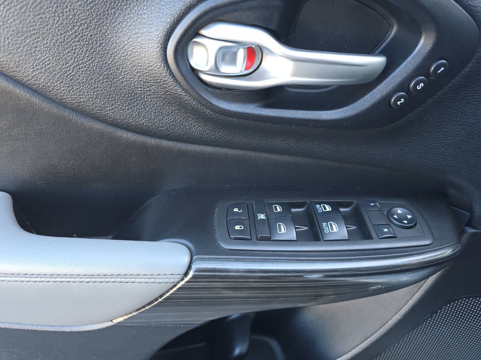 Thumbnail: 2014 Jeep Cherokee - 12