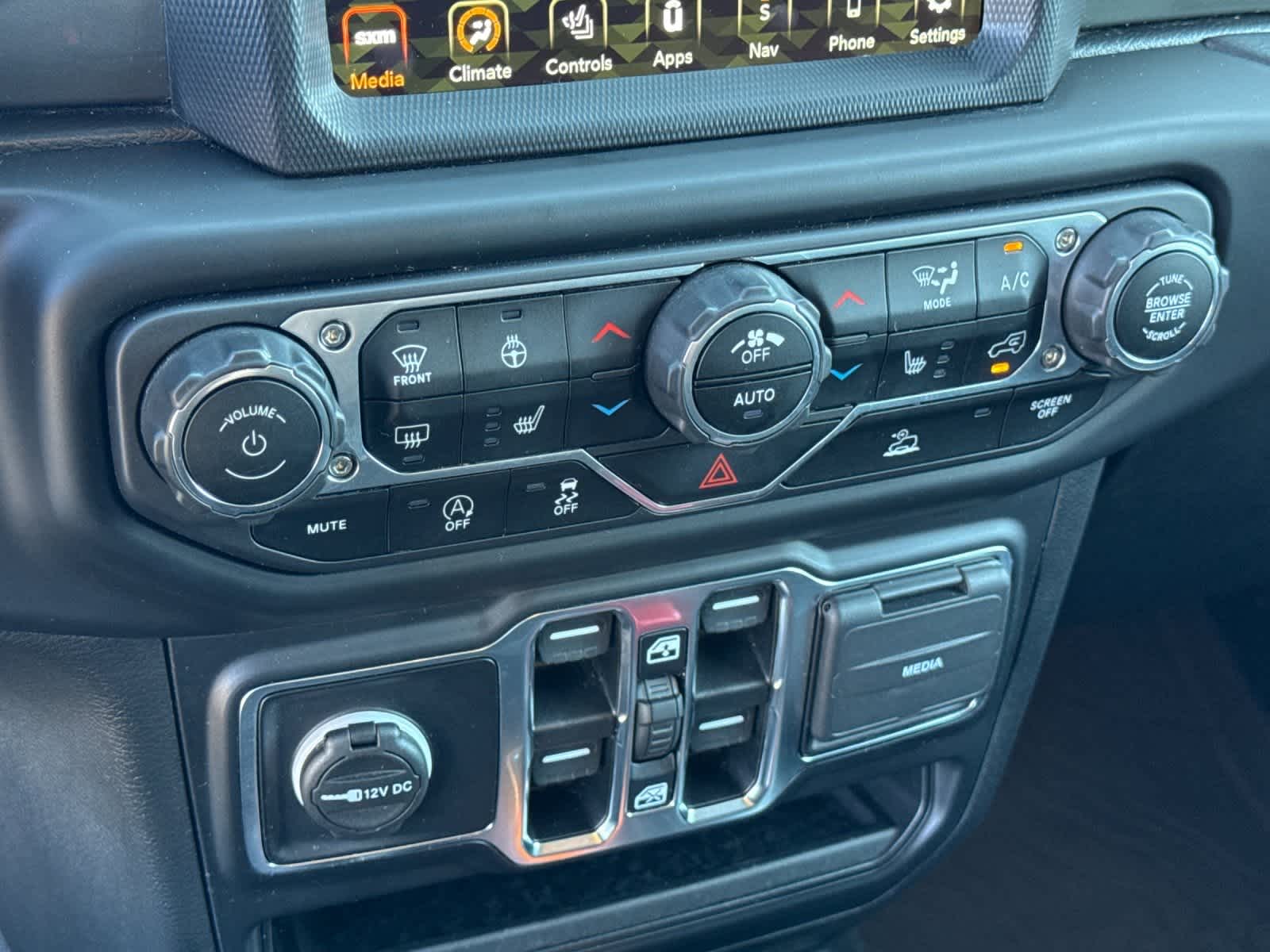 Thumbnail: 2022 Jeep Wrangler - 21