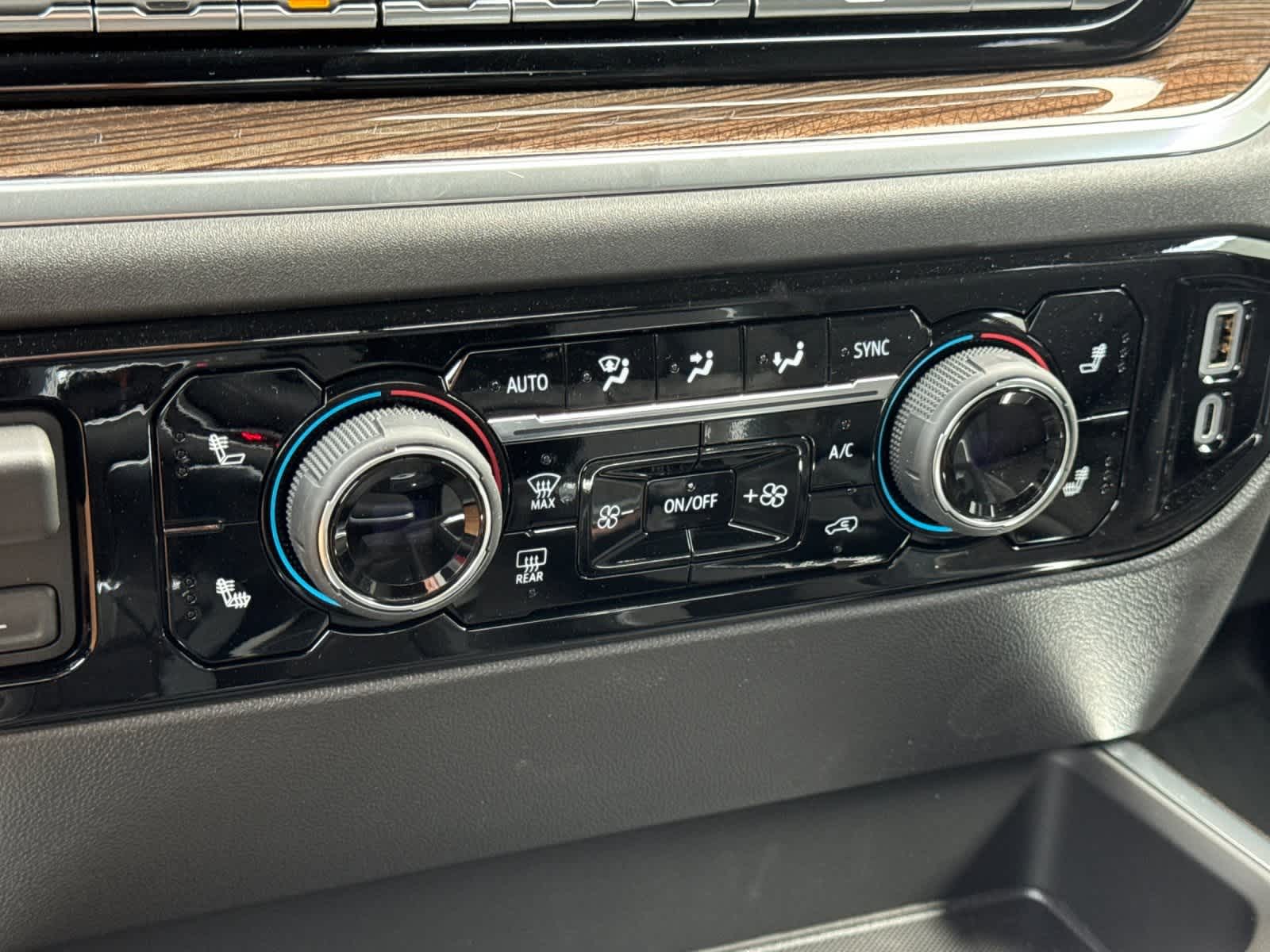 Thumbnail: 2026 Chevrolet Silverado 1500 - 20