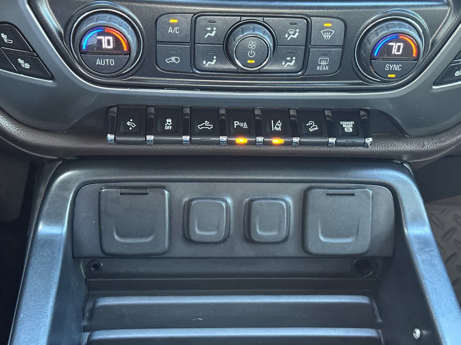 Thumbnail: 2018 Chevrolet Silverado 3500 - 19