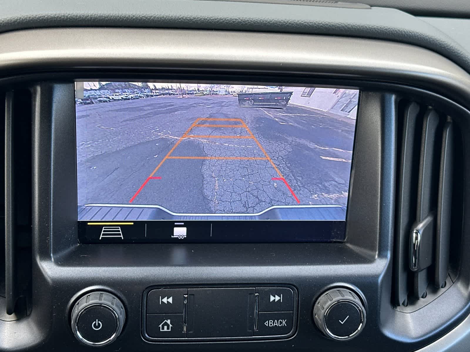 Thumbnail: 2022 Chevrolet Colorado - 19