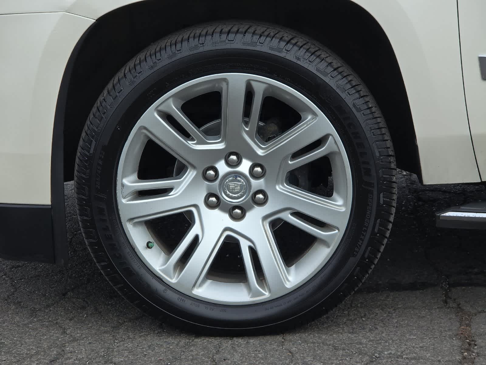 Thumbnail: 2015 Cadillac Escalade - 29