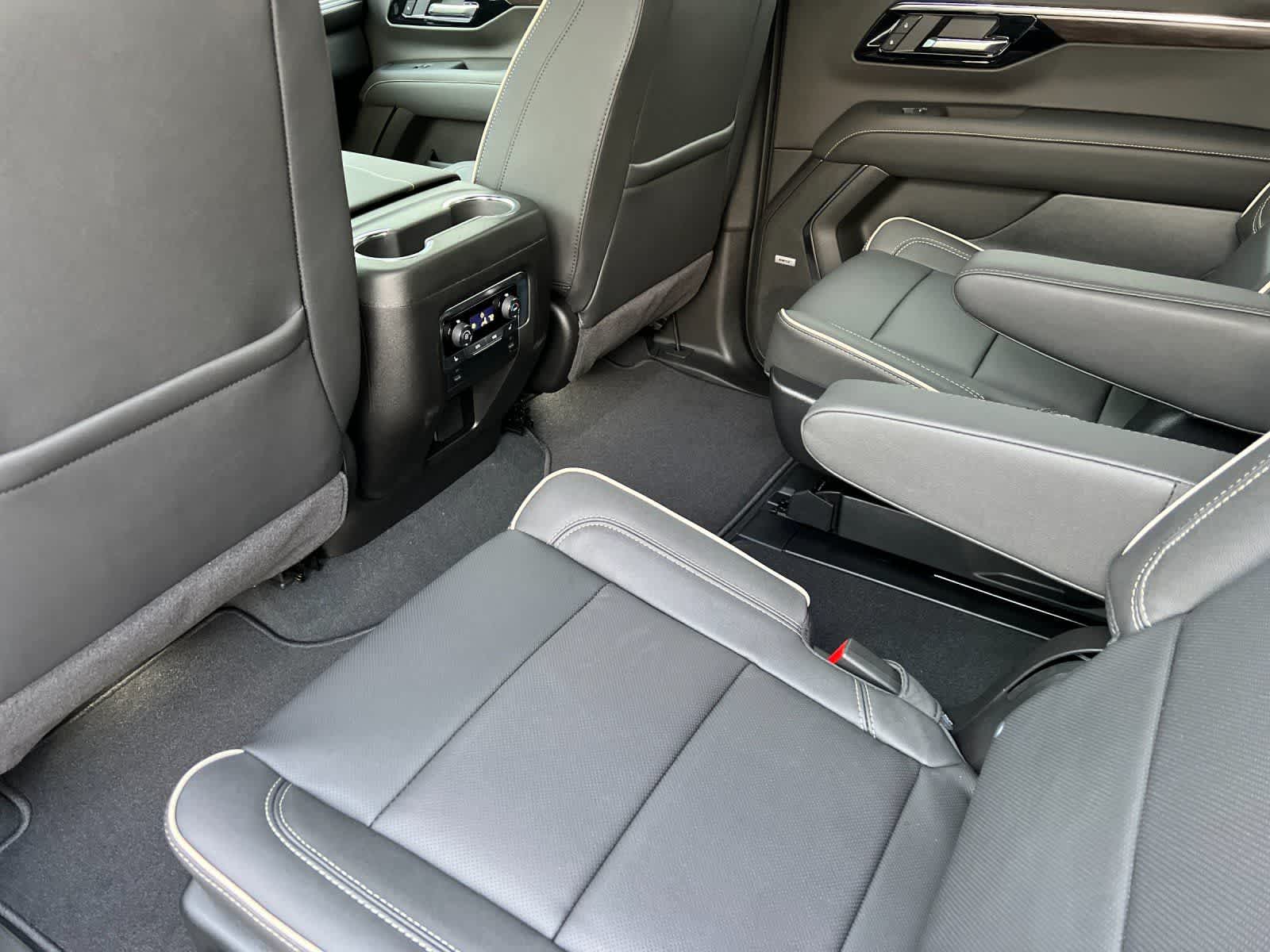 Thumbnail: 2026 Chevrolet Suburban - 4