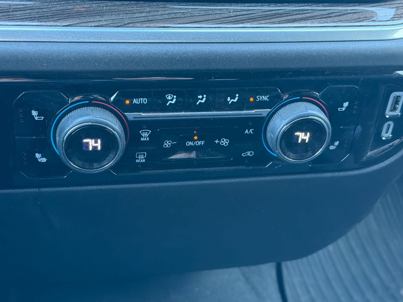 Thumbnail: 2024 Chevrolet Silverado 2500 - 19