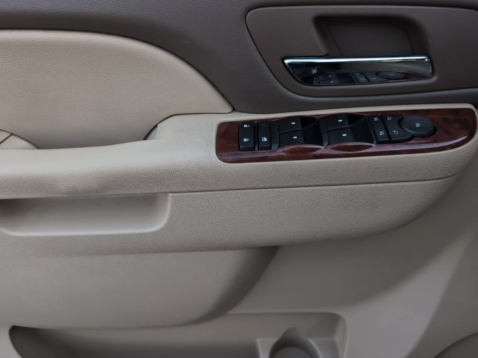 Thumbnail: 2011 Chevrolet Tahoe - 12