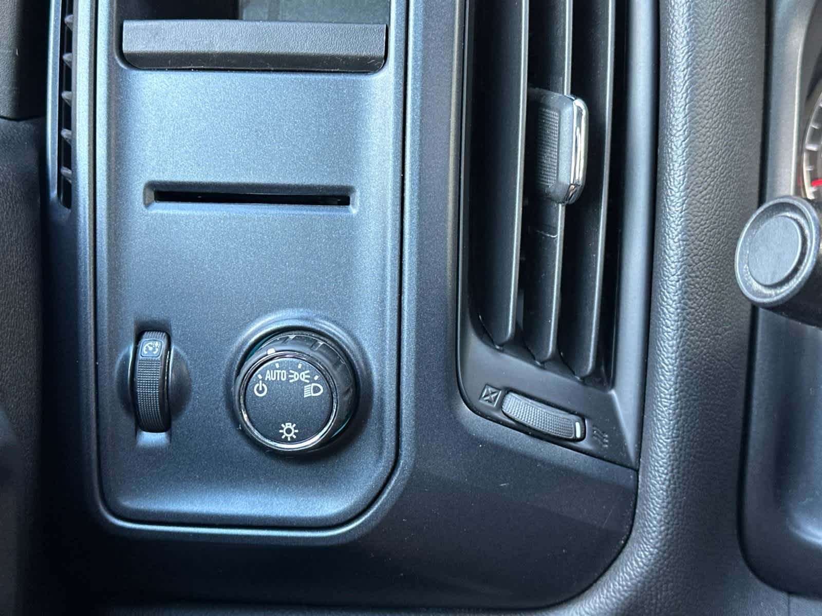 Thumbnail: 2016 Chevrolet Silverado 1500 - 24