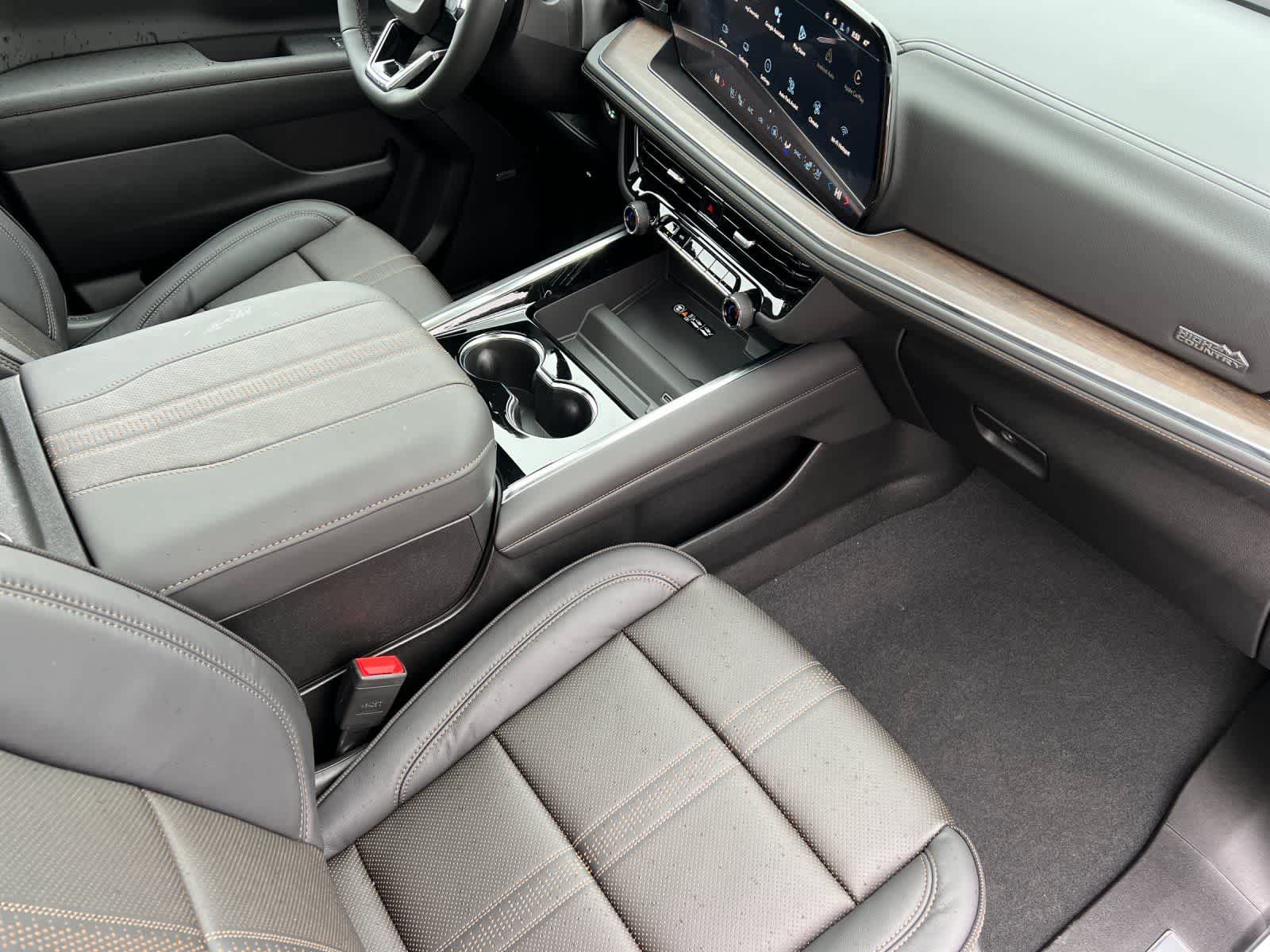 Thumbnail: 2026 Chevrolet Suburban - 16