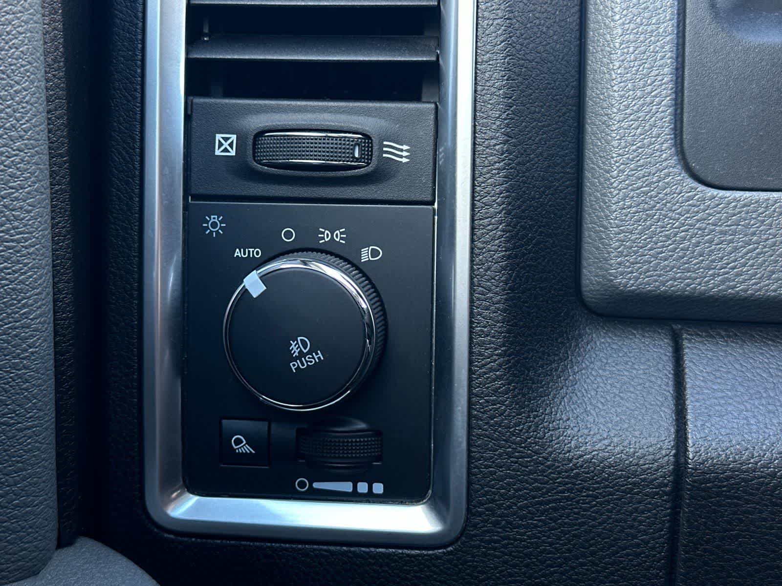 Thumbnail: 2020 RAM 1500 Classic - 27