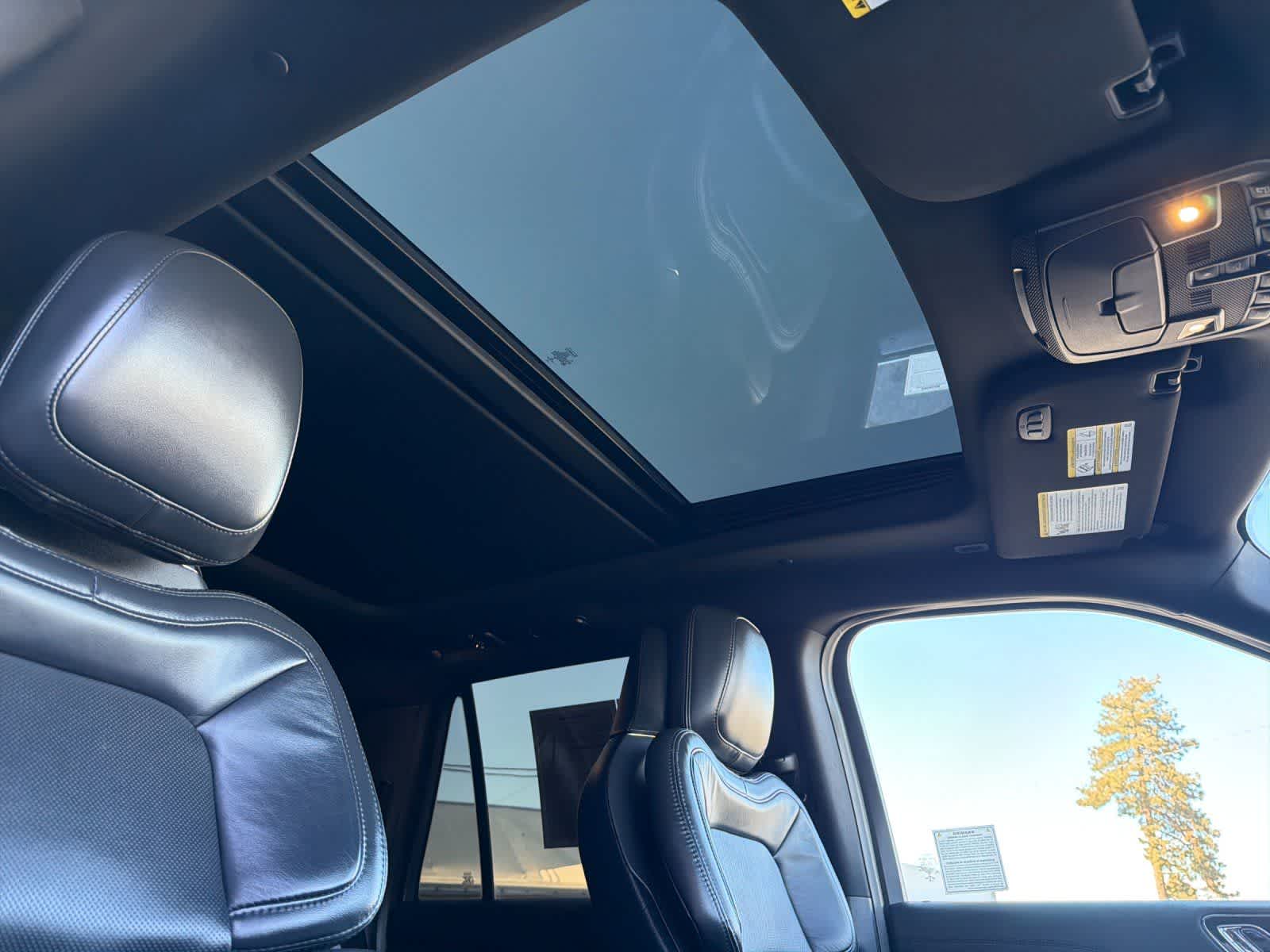 Thumbnail: 2022 Lincoln Navigator - 19