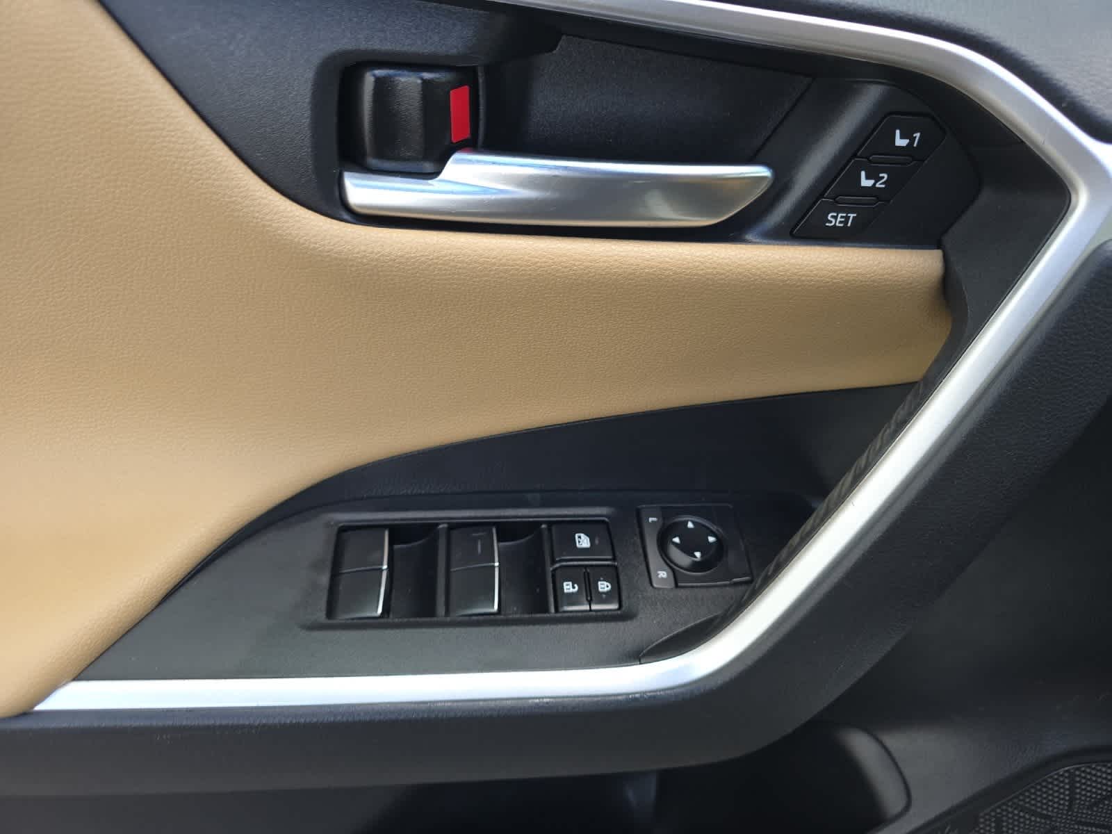 Thumbnail: 2021 Toyota RAV4 - 12