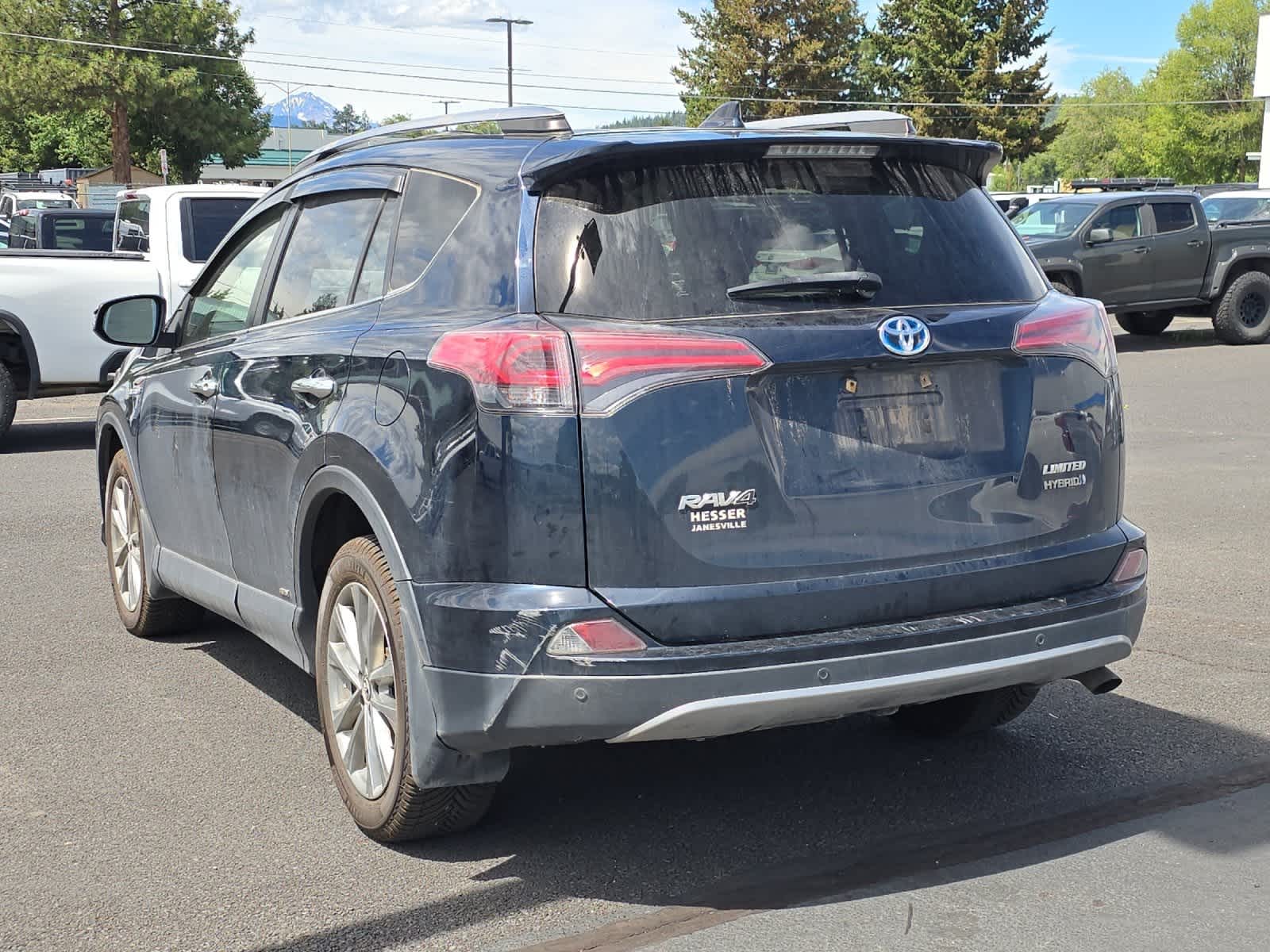 Thumbnail: 2017 Toyota RAV4 - 3