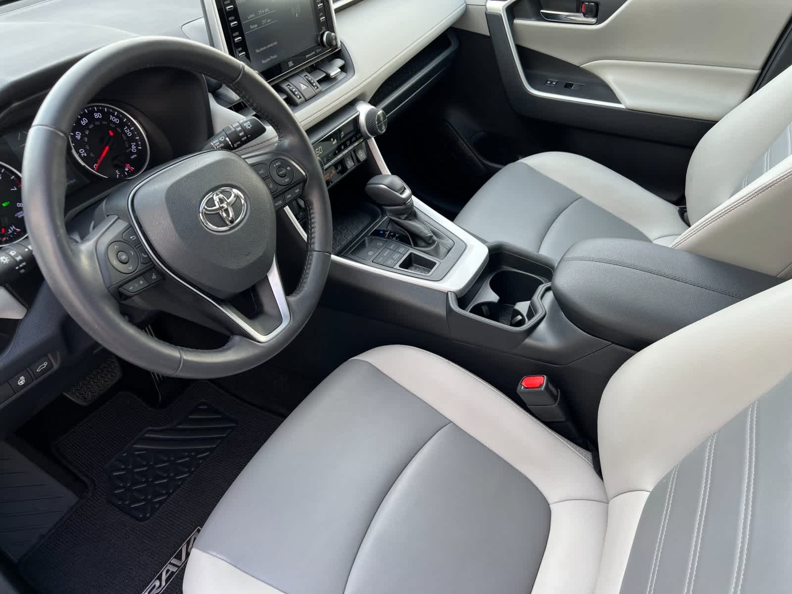 Thumbnail: 2020 Toyota RAV4 - 11