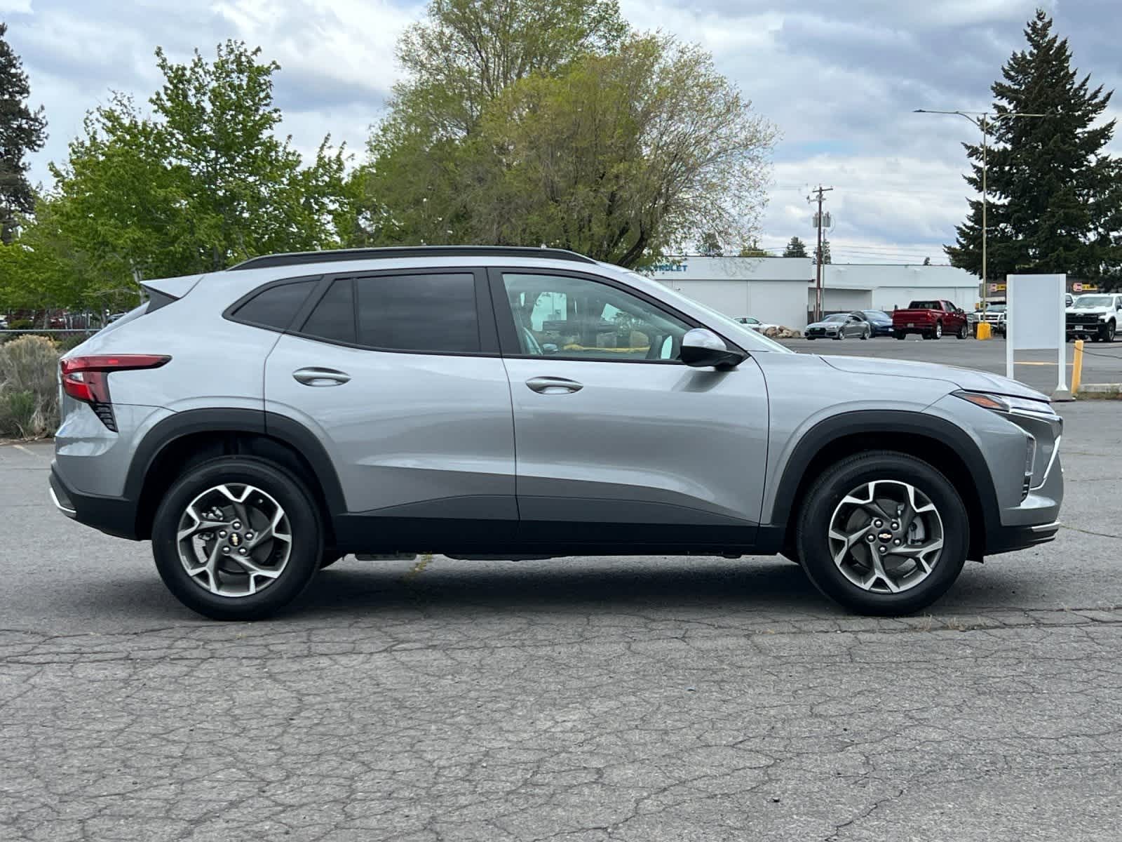 Thumbnail: 2025 Chevrolet Trax - 8