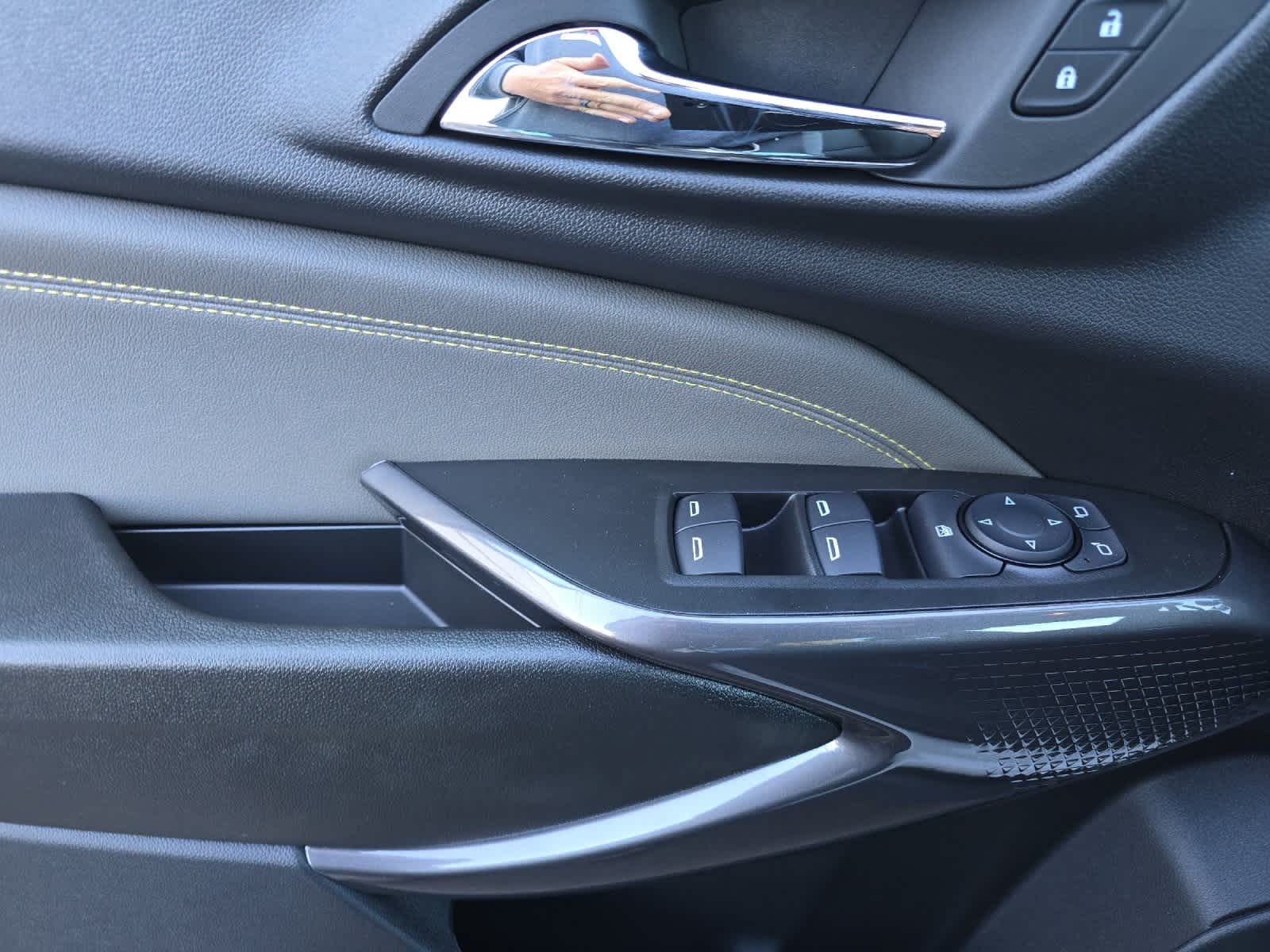 Thumbnail: 2025 Chevrolet Trax - 12