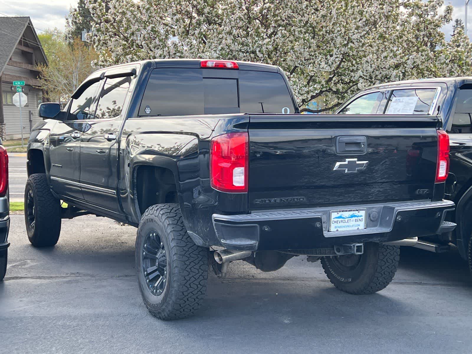 Thumbnail: 2017 Chevrolet Silverado 1500 - 6