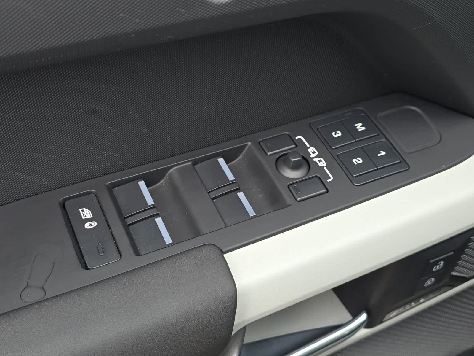 Thumbnail: 2024 Land Rover Defender - 13