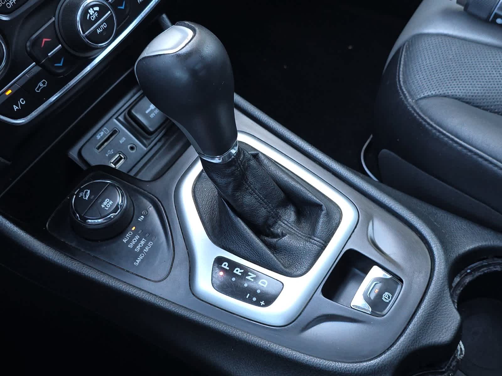 Thumbnail: 2014 Jeep Cherokee - 22