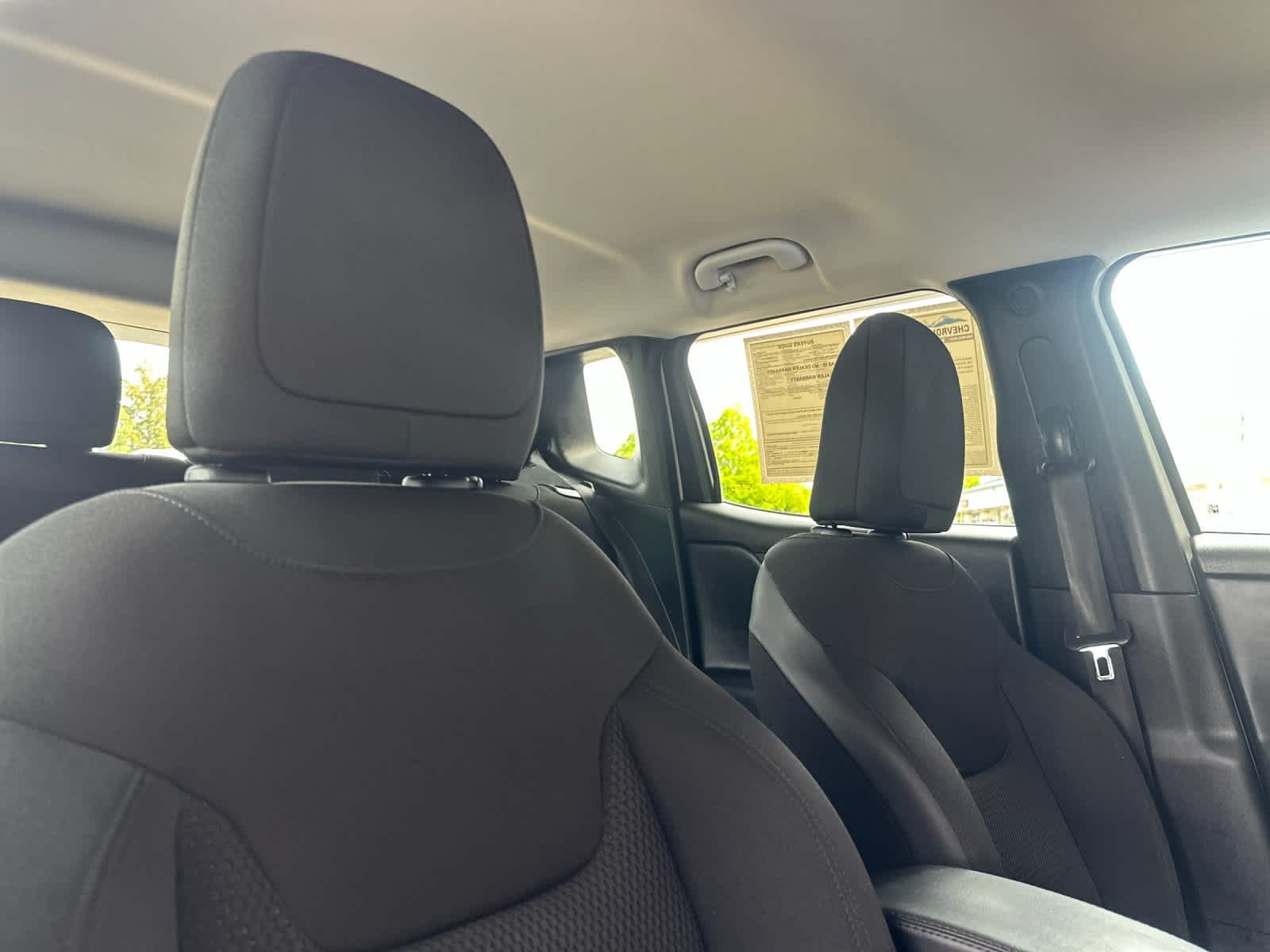 Thumbnail: 2019 Jeep Renegade - 17