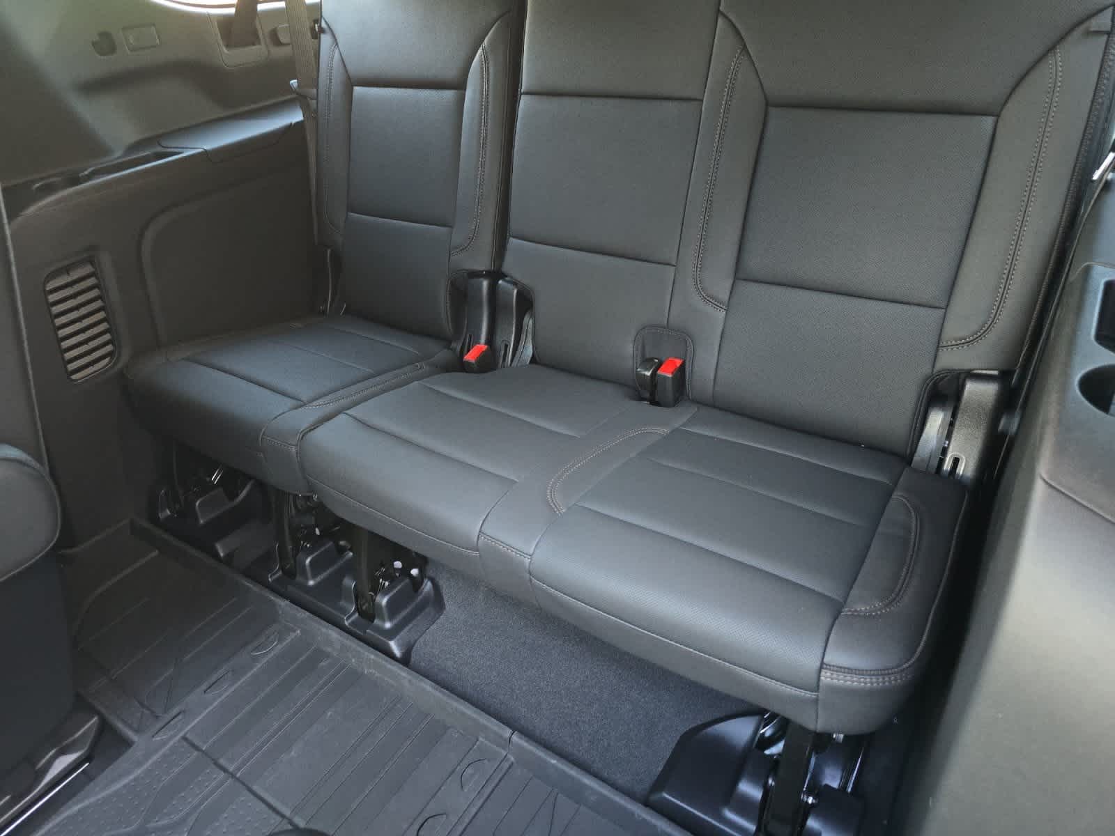 Thumbnail: 2026 Chevrolet Suburban - 15