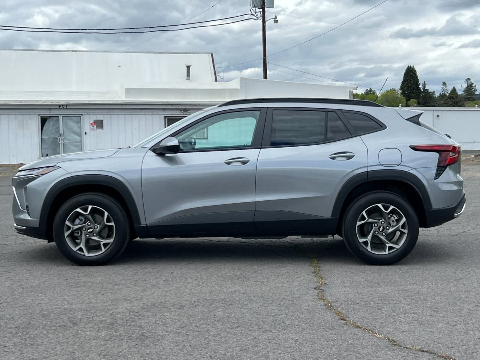 Thumbnail: 2025 Chevrolet Trax - 5