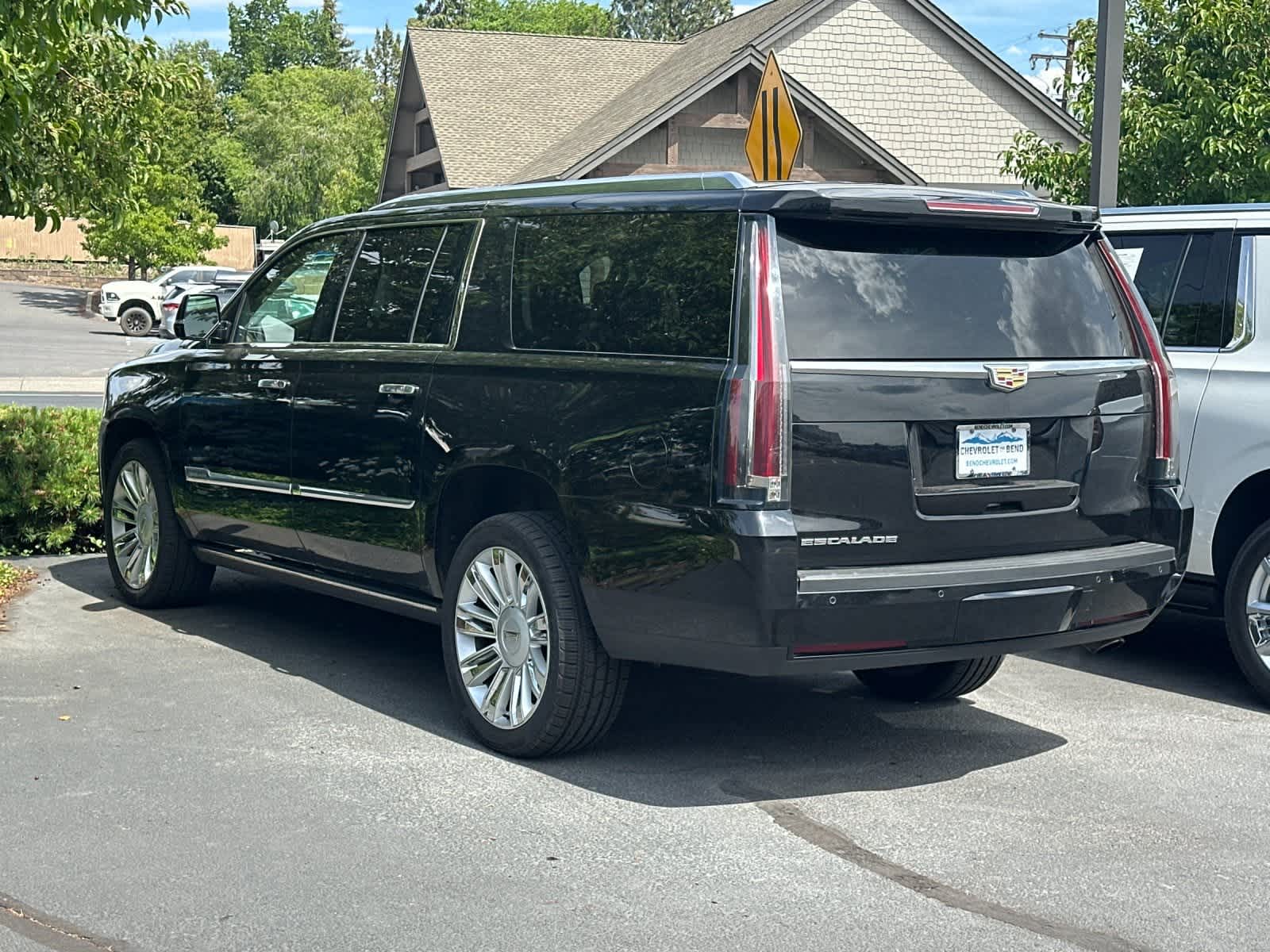 Thumbnail: 2016 Cadillac Escalade - 3