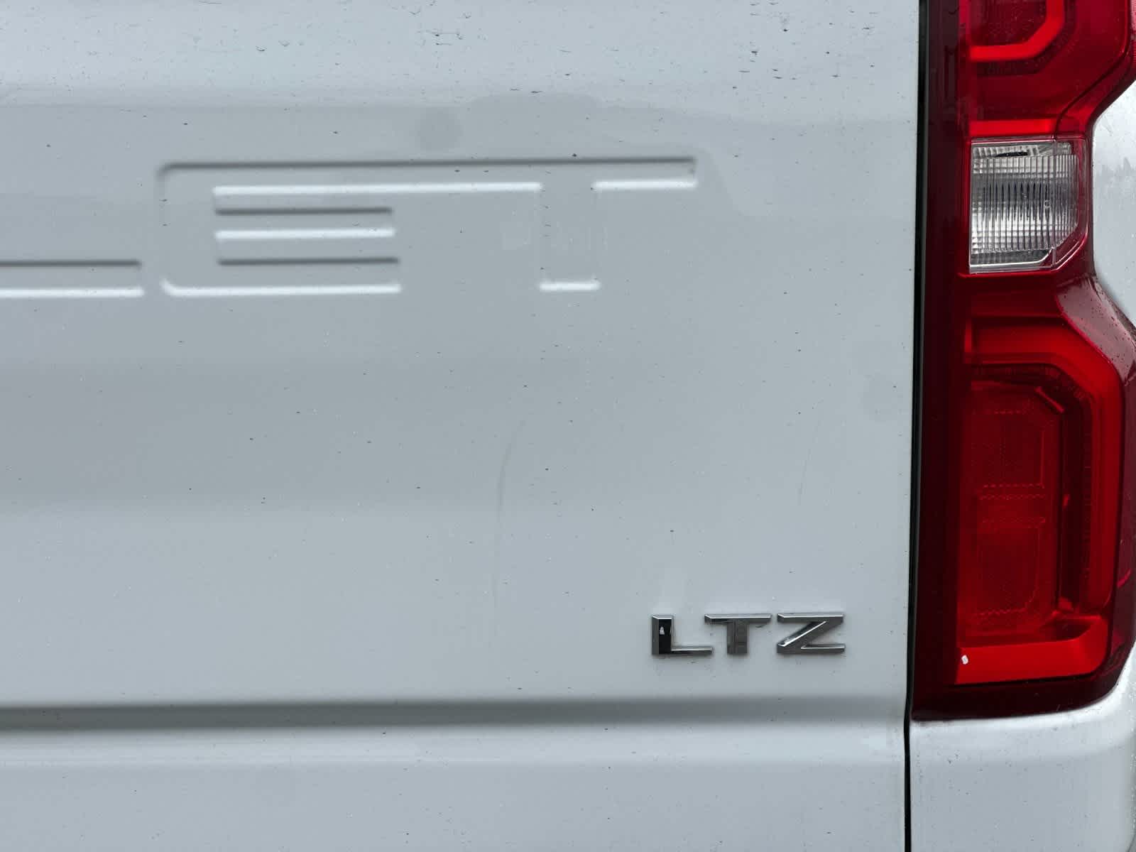 Thumbnail: 2022 Chevrolet Silverado 3500 - 26