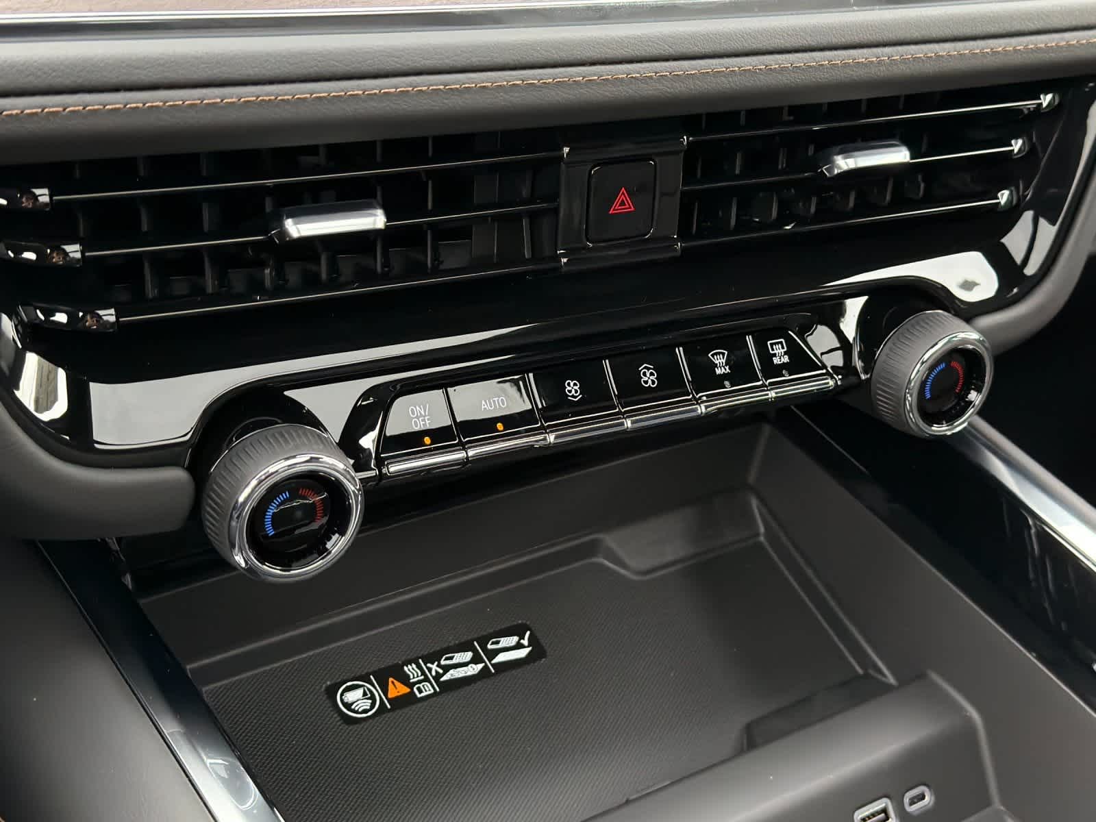 Thumbnail: 2026 Chevrolet Suburban - 23