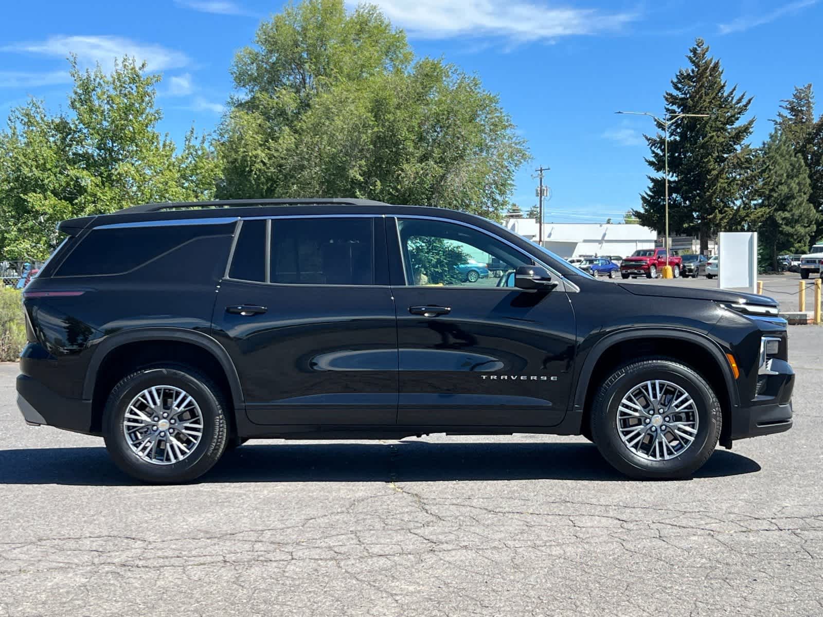 Thumbnail: 2025 Chevrolet Traverse - 8