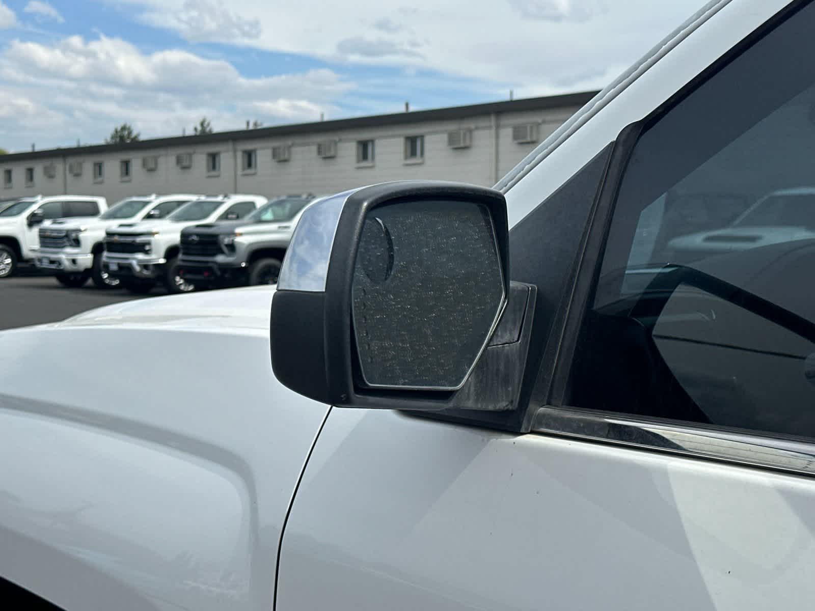 Thumbnail: 2015 Chevrolet Silverado 1500 - 9