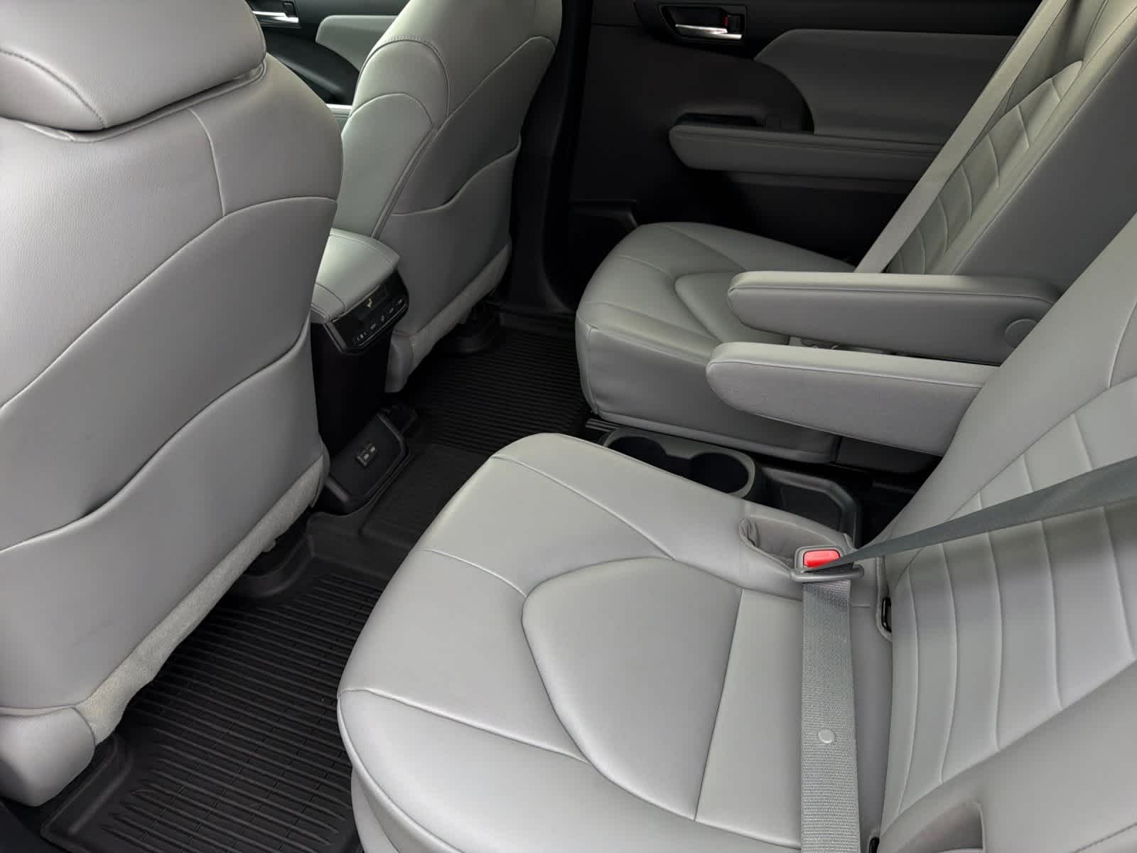 Thumbnail: 2023 Toyota Highlander - 4