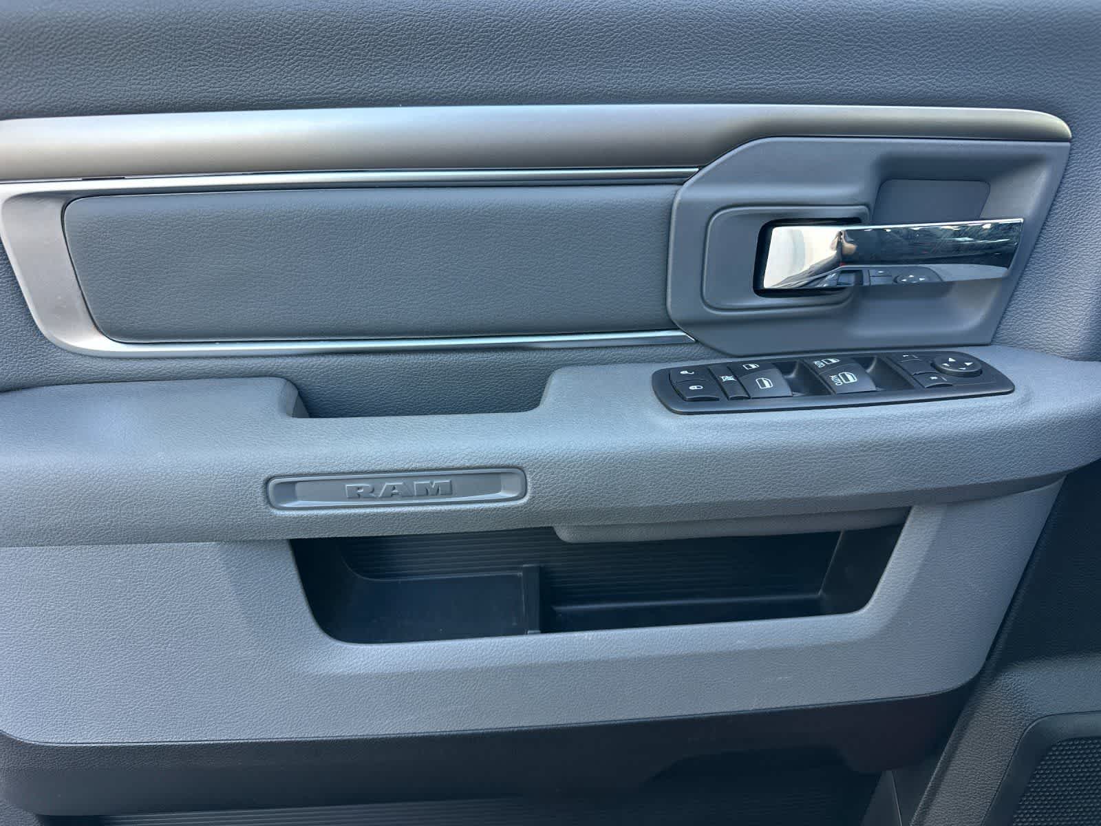 Thumbnail: 2020 RAM 1500 Classic - 12