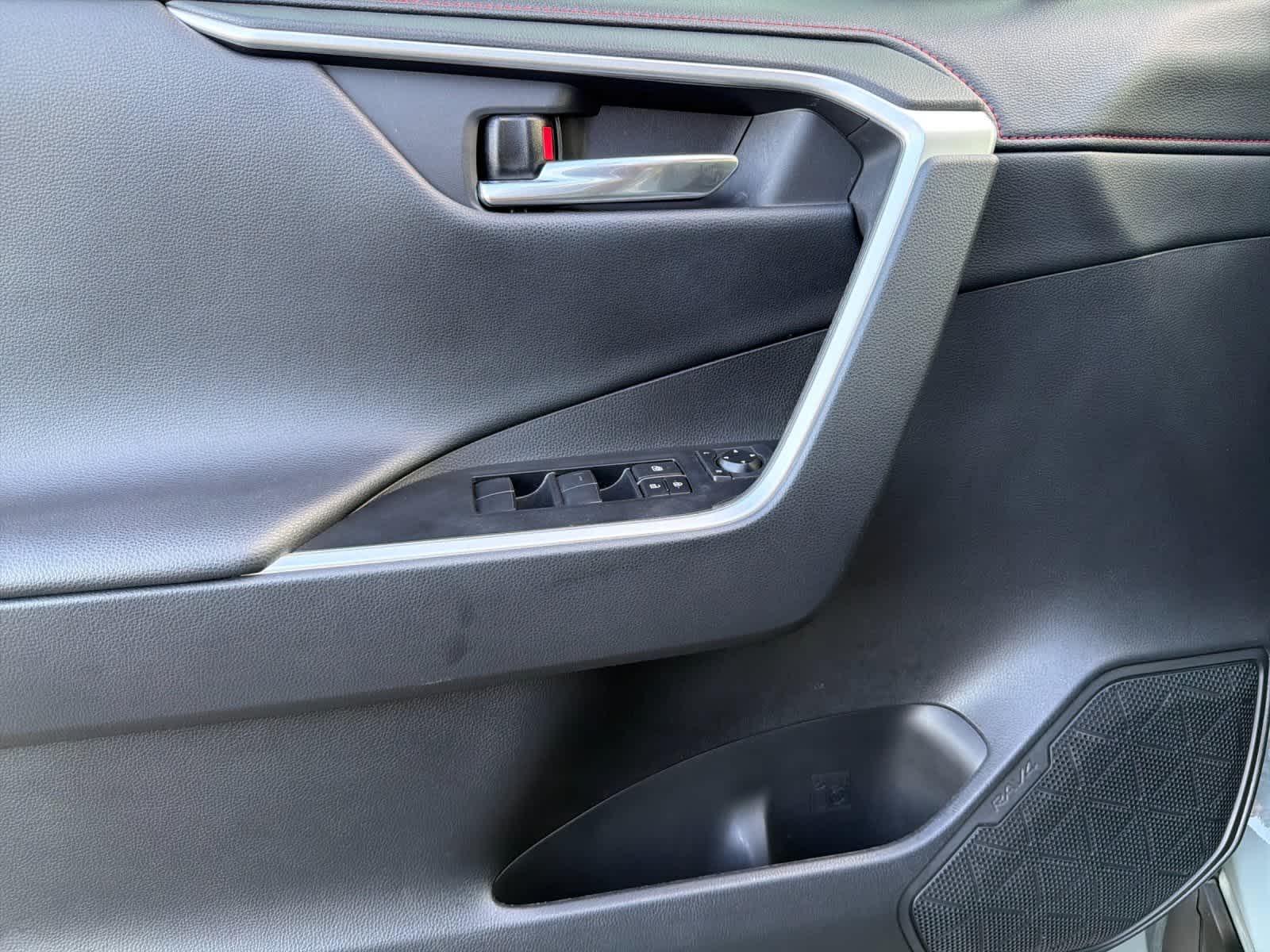 Thumbnail: 2020 Toyota RAV4 - 12