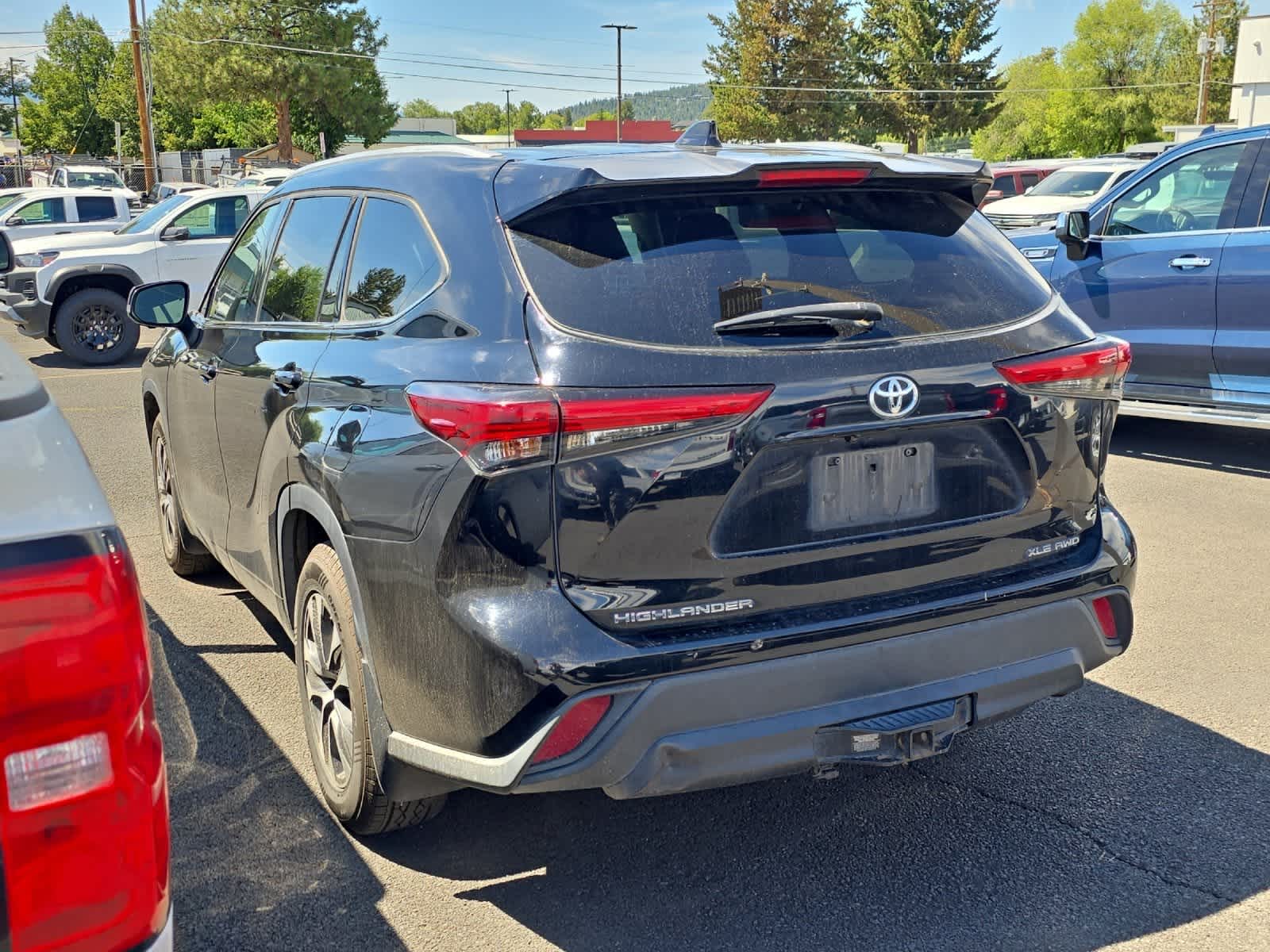 Thumbnail: 2022 Toyota Highlander - 3