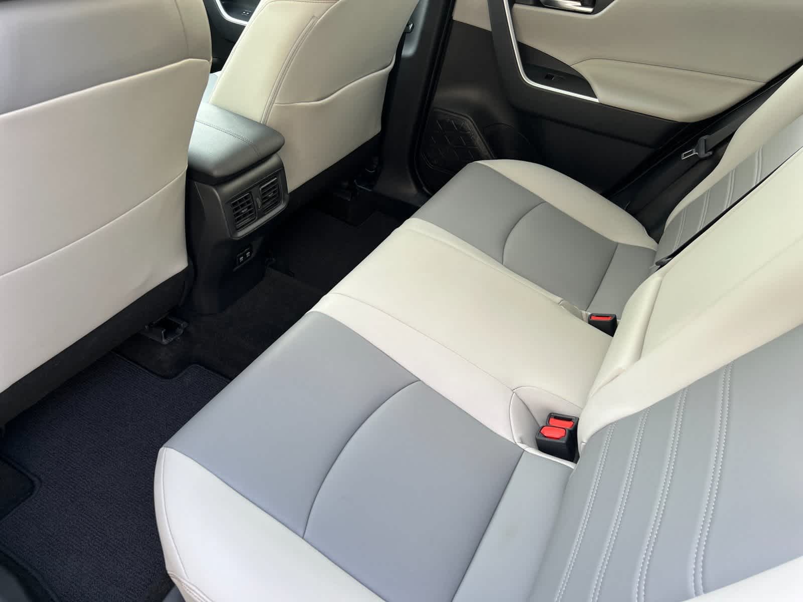 Thumbnail: 2020 Toyota RAV4 - 4