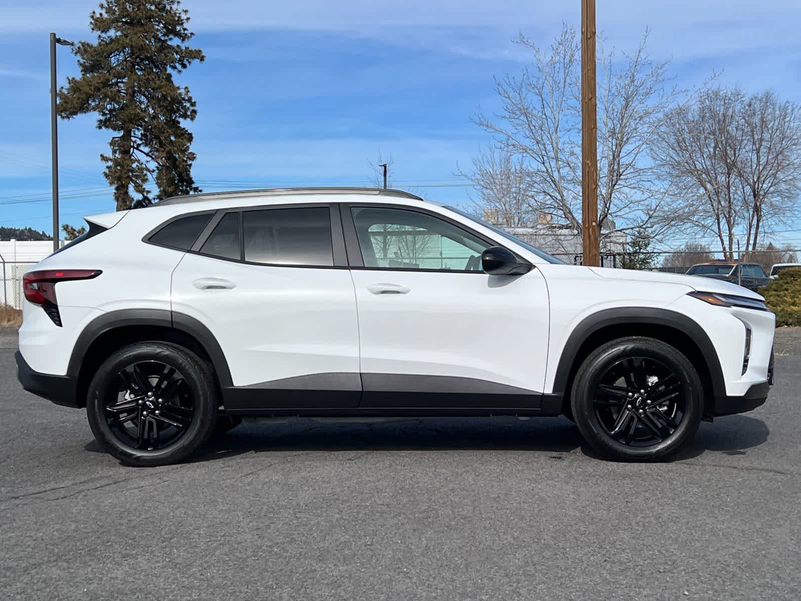 Thumbnail: 2026 Chevrolet Trax - 8