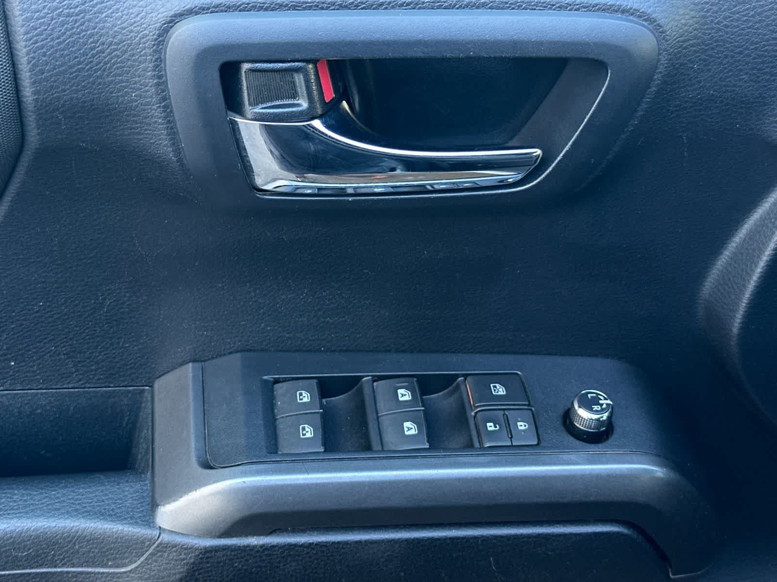 Thumbnail: 2018 Toyota Tacoma - 13