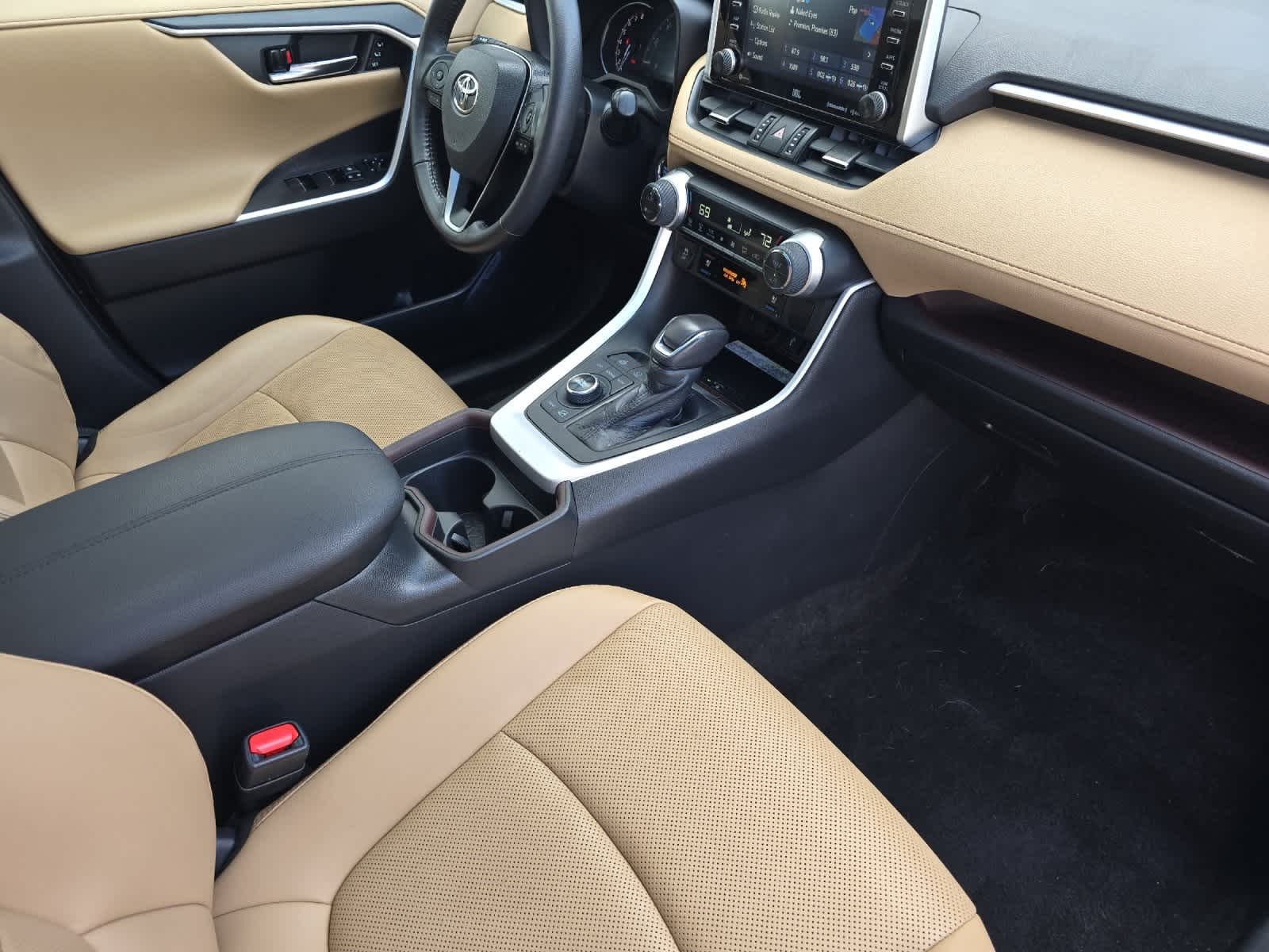 Thumbnail: 2021 Toyota RAV4 - 16