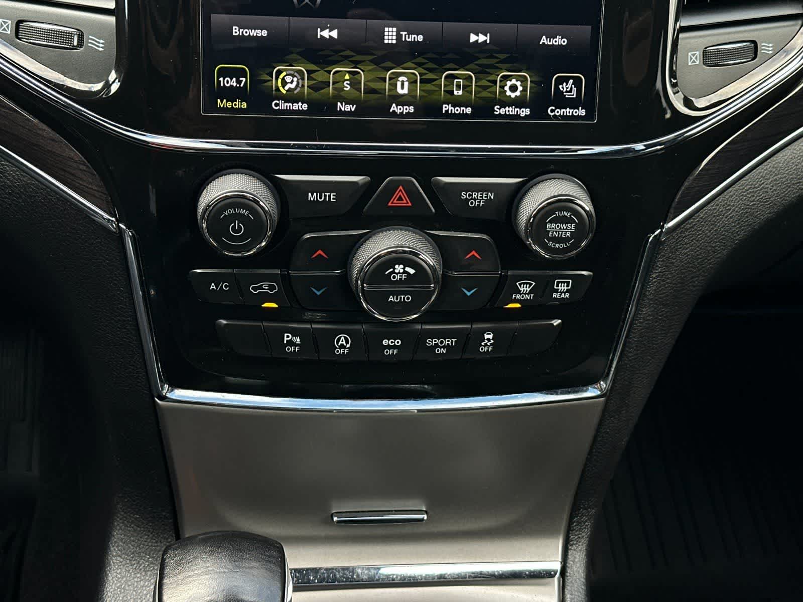 Thumbnail: 2021 Jeep Grand Cherokee - 21