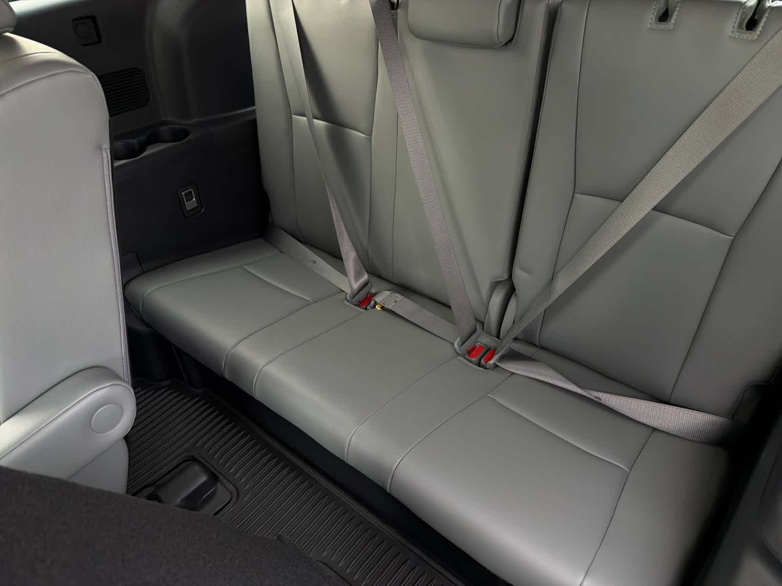 Thumbnail: 2023 Toyota Highlander - 15