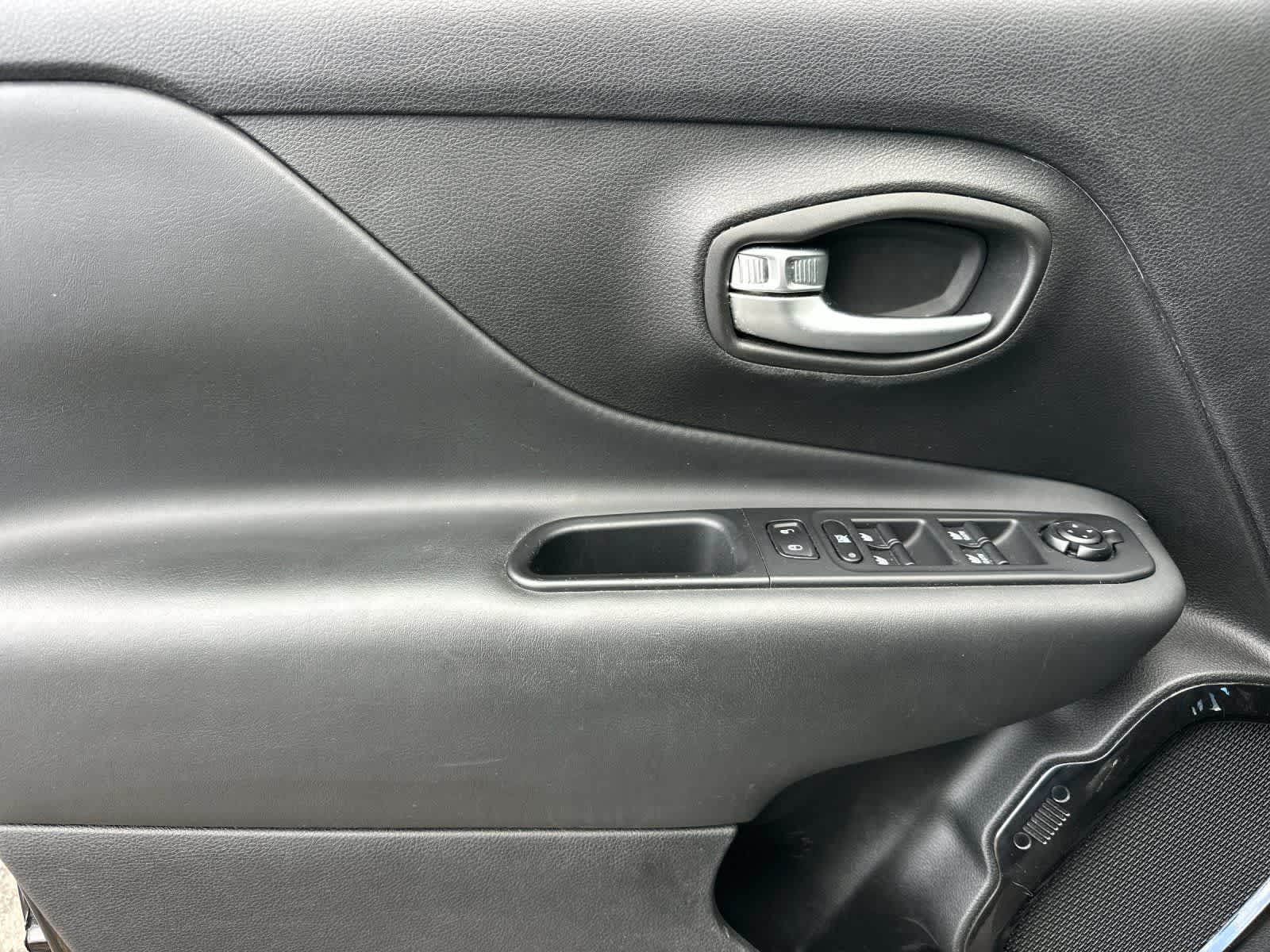 Thumbnail: 2020 Jeep Renegade - 12