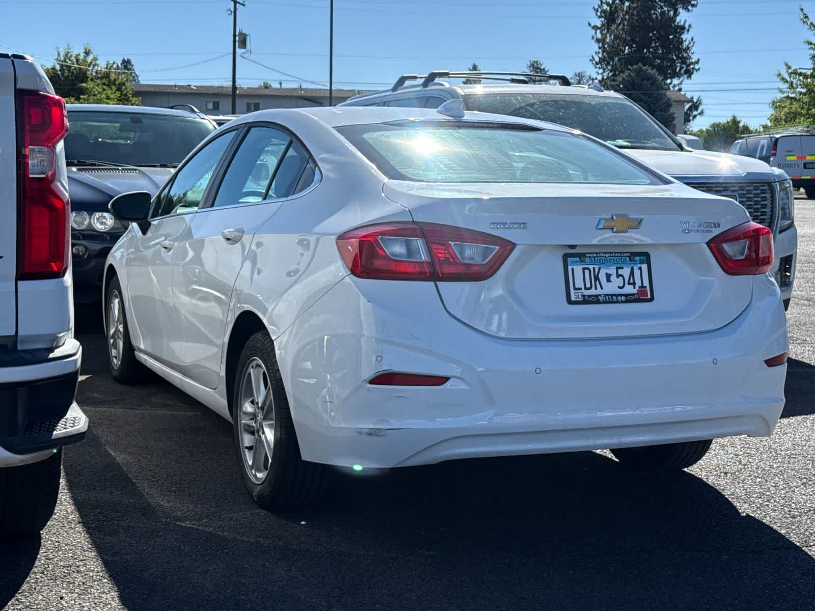 Thumbnail: 2017 Chevrolet Cruze - 6