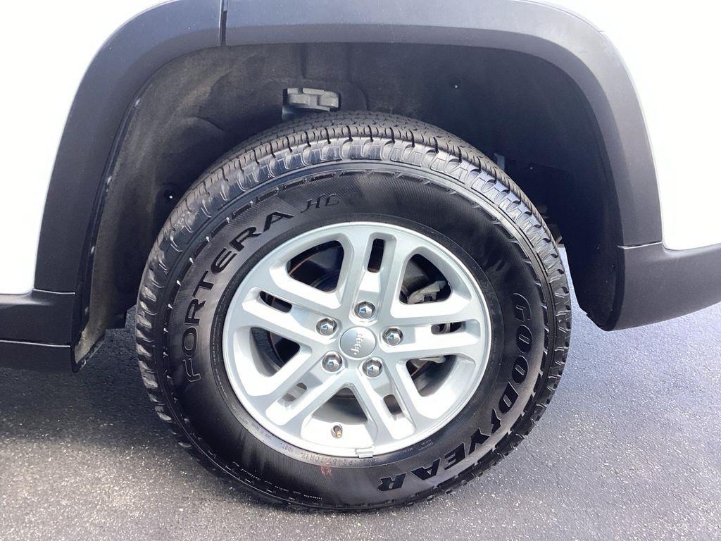 2025 Jeep Grand Cherokee Laredo - Photo 20