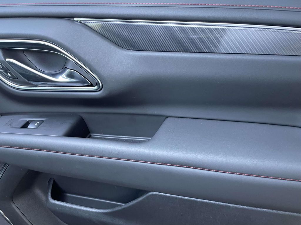 2024 Chevrolet Suburban RST - Photo 8